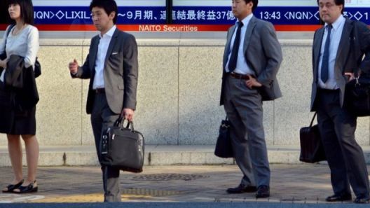 Đồng JPY tăng đẩy chứng khoán Nhật Bản xuống đáy một tháng