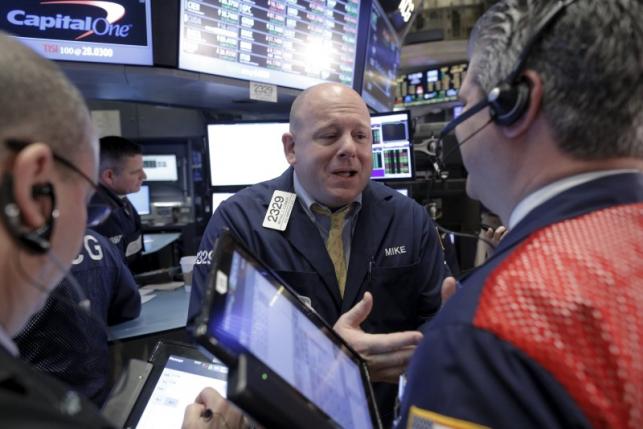 Dow Jones bốc hơi hơn 1,000 điểm sau tuần tháo chạy lịch sử