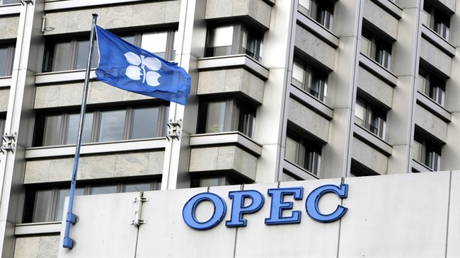 Dầu nhảy vọt gần 4% trước kỳ vọng OPEC họp khẩn và hợp tác về giá