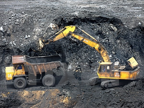 Quảng Ninh xuất trên 33.000 tấn than trong ngày đầu năm