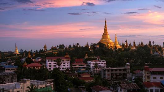 Chứng khoán Myanmar: Xếp hàng đợi mua cổ phiếu niêm yết đầu tiên