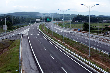Triển khai Dự án đường bộ cao tốc TP.HCM – Phnom Penh gần 15,900 tỷ đồng