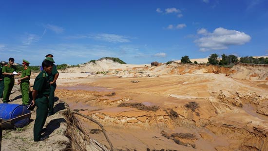 Tạm dừng khai thác ti tan ở Bình Thuận do vỡ bờ moong hồ chứa nước