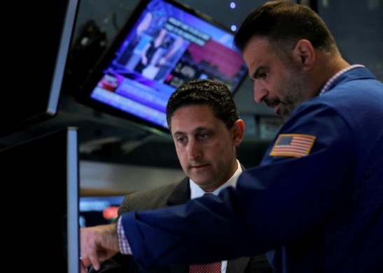 Dow Jones quay đầu tăng hơn 250 điểm sau làn sóng bán tháo 