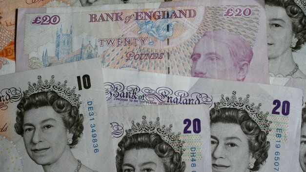BOE hạ yêu cầu vốn ngân hàng về 0%, bảng Anh xuống đáy mới 31 năm