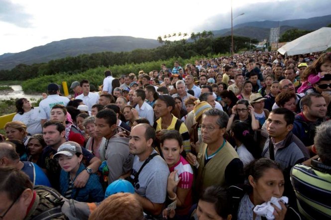 123.000 người Venezuela vượt biên giới sang Colombia mua hàng