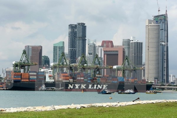 Singapore đối mặt với sức ép về lương cao và môi trường không thuận