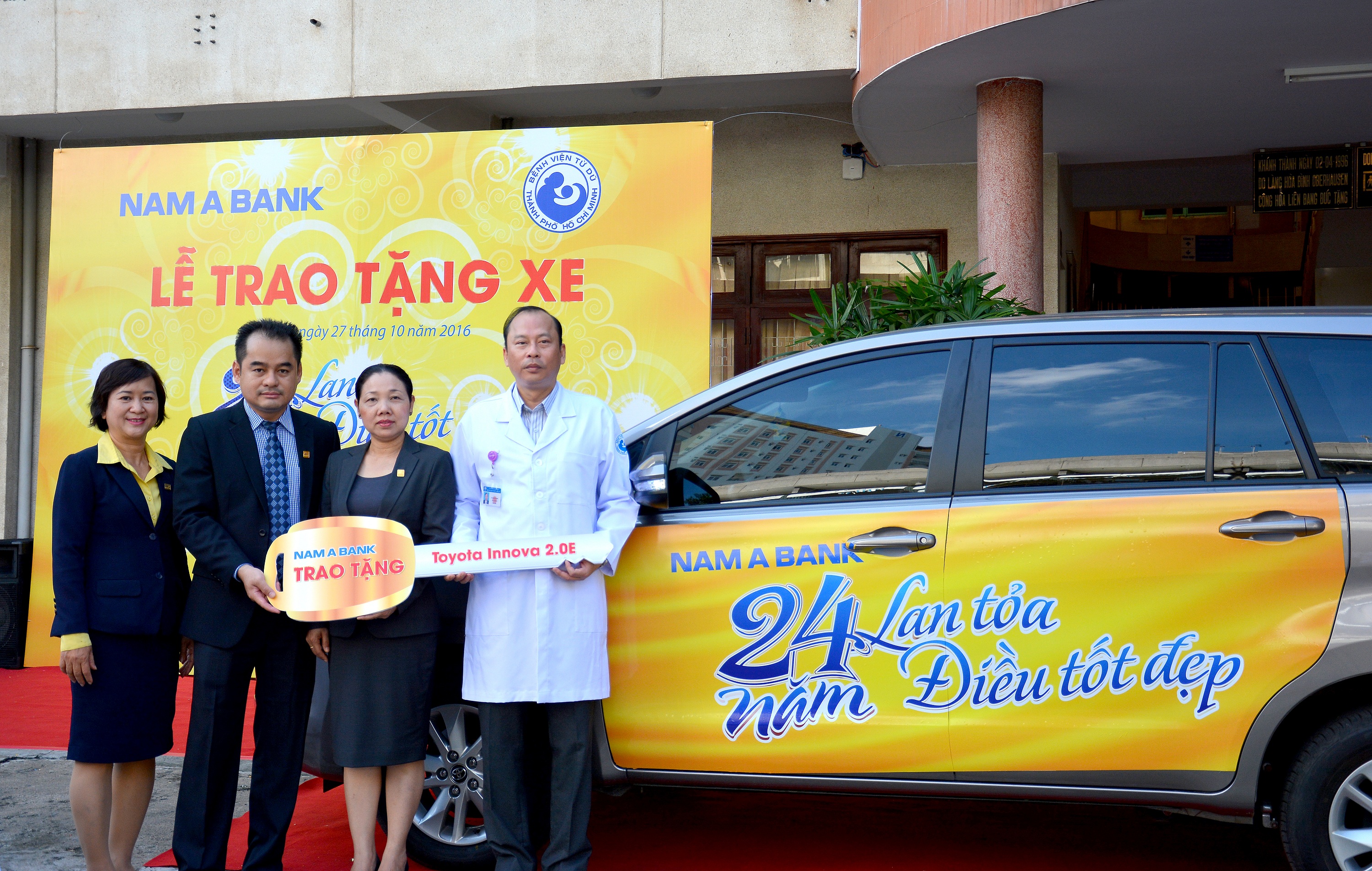 NamABank trao tặng ô tô Toyota Innova trị giá gần 1 tỷ đồng cho Bệnh viện Từ Dũ