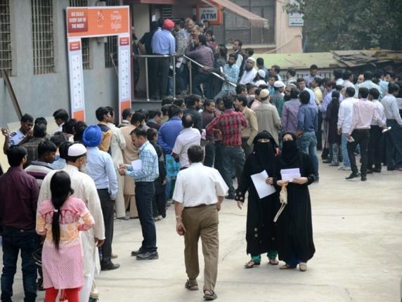 Người dân Ấn Độ tức giận vì hơn 50% số máy ATM hết tiền mặt