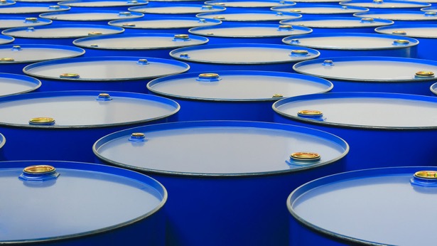 Dầu lùi bước trước nghi ngờ về việc tuân thủ thỏa thuận sản lượng của OPEC