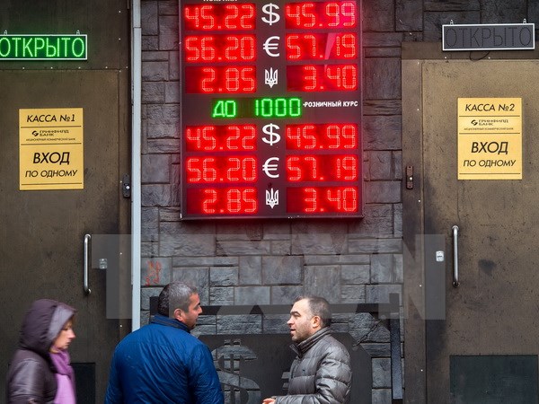 Người Nga ồ ạt thu mua ngoại tệ do lo ngại đồng ruble mất giá