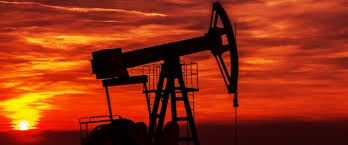 Giá dầu tăng cao có tác động gì tới lãi suất?