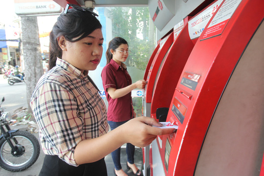 Khó tránh nghẽn ATM dịp Tết