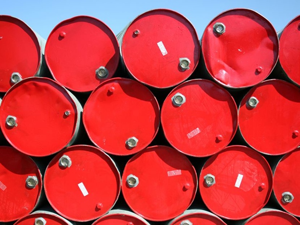 Dầu tăng nhẹ nhờ dự báo OPEC sẽ gia hạn thỏa thuận cắt giảm sản lượng