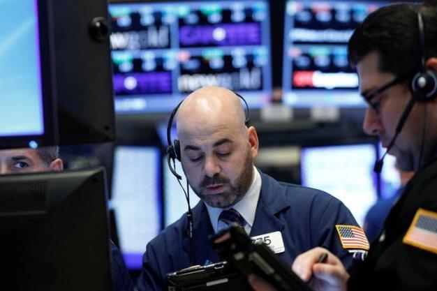 Dow Jones và S&P 500 suy yếu khi cổ phiếu năng lượng giảm mạnh