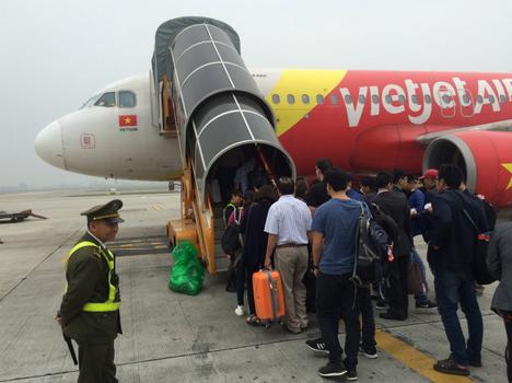 Vietnam Airlines đòi áp giá sàn vé máy bay