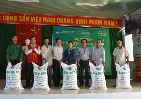DPM hỗ trợ nông dân trồng dưa hấu ở Quảng Ngãi