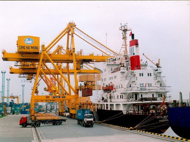 Xem xét điều chỉnh mức phí cảng biển Hải Phòng