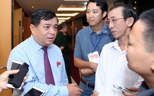 Sân golf trong sân bay: Bộ trưởng Nguyễn Chí Dũng nói gì?