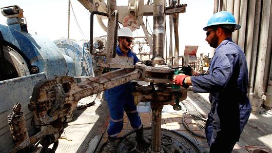 Bộ trưởng Năng lượng Ả-rập Xê-út: Dự trữ dầu sẽ giảm mạnh trong 3-4 tháng tới