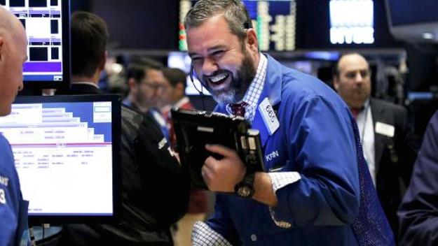 Dow Jones và S&P 500 lập kỷ lục mới nhờ đà tăng của cổ phiếu công nghệ
