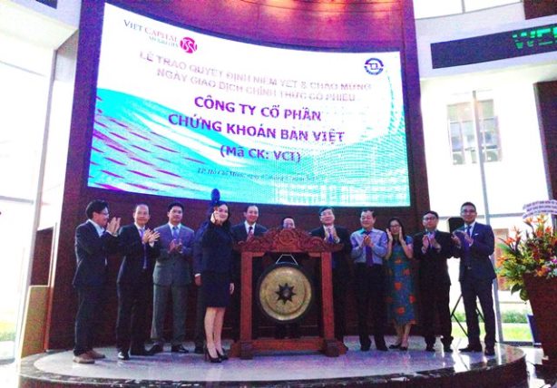 Chứng khoán Bản Việt: Kịch trần ngày chào sàn, ước lãi 6 tháng bằng 60% kế hoạch cả năm