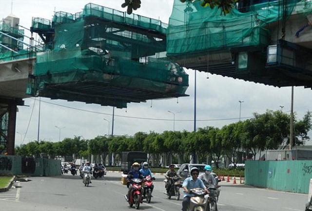 Metro Sài Gòn điêu đứng vì thủ tục