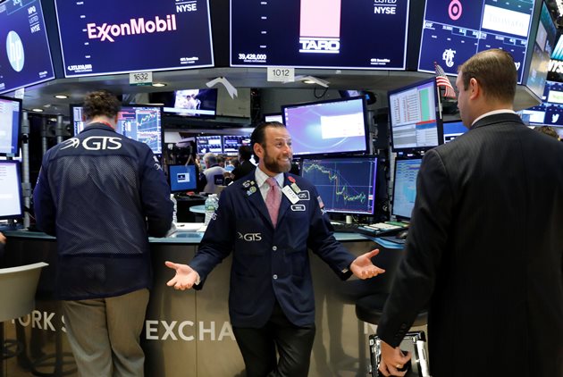 Dow Jones tăng gần 200 điểm bất chấp căng thẳng thương mại Mỹ - Trung leo thang
