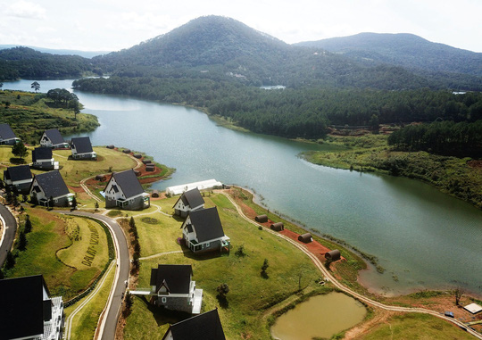 Tháo dỡ các công trình không phép ở hồ Tuyền Lâm