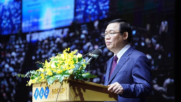 Phó thủ tướng: Logistics Việt Nam đang "ngược" với thế giới