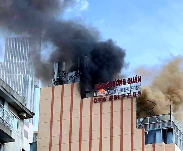 TP. HCM: Cháy lớn tại tòa nhà cao tầng sát phố đi bộ Nguyễn Huệ