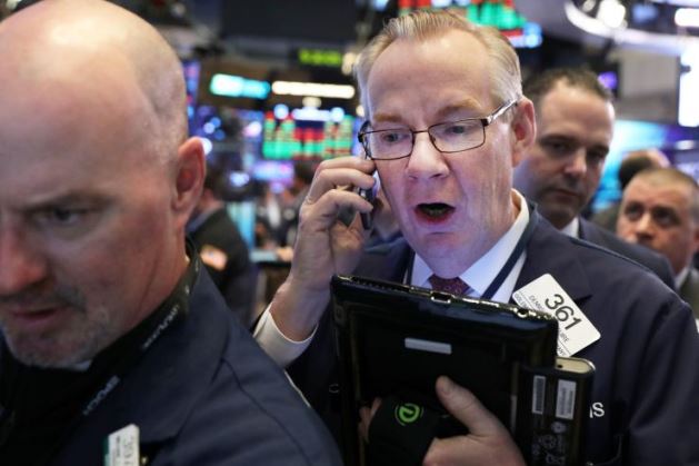 Đà sụt giảm của cổ phiếu Apple khiến Dow Jones đứt mạch 4 phiên tăng liên tiếp