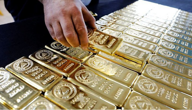 Giá vàng thế giới giữ đà tăng, USD tự do vượt 23,300 đồng