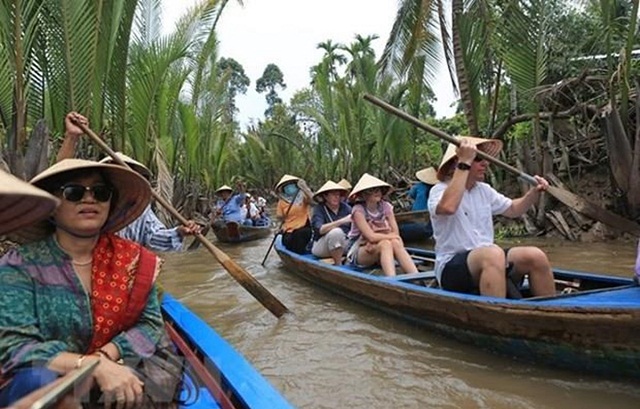 Phát triển ngành du lịch Việt Nam: Cần chọn lọc để bền vững