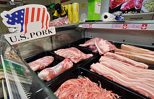 Trung Quốc hủy mua 3,200 tấn thịt heo để trả đũa Mỹ