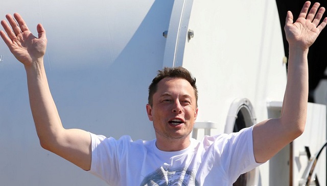 Elon Musk nhận thưởng gần 2,3 tỷ USD năm 2018