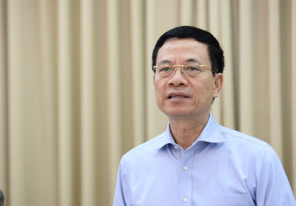Bộ trưởng Nguyễn Mạnh Hùng: <span>TP.HCM</span> phải đặt mục tiêu ai cũng có smartphone - Ảnh 1.