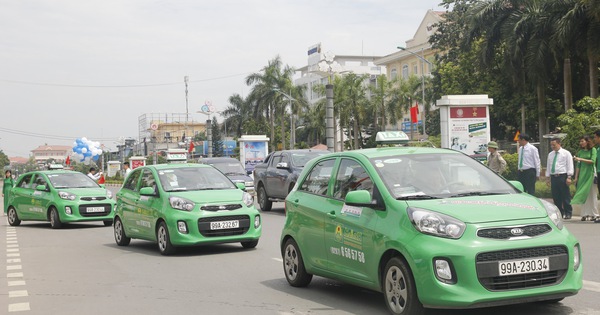 Taxi truyền thống đề nghị được chuyển thành xe hợp đồng điện tử
