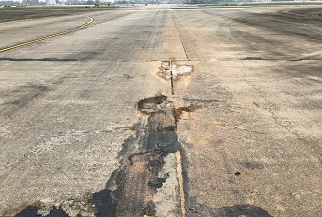Thủ tướng yêu cầu Bộ Giao thông báo cáo về xuống cấp sân bay Nội Bài