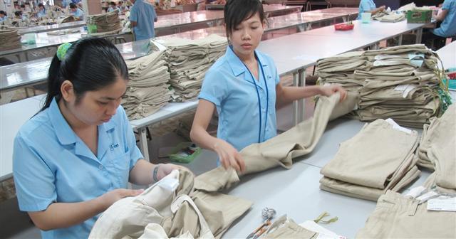 Xuất khẩu dệt may, da giày có dấu hiệu bất ổn từ thương chiến Mỹ-Trung