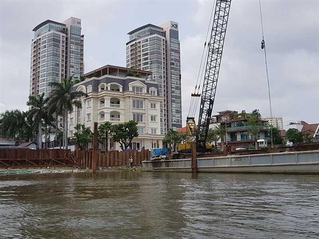 Bờ sông Sài Gòn đang bị "băm nát" làm của riêng
