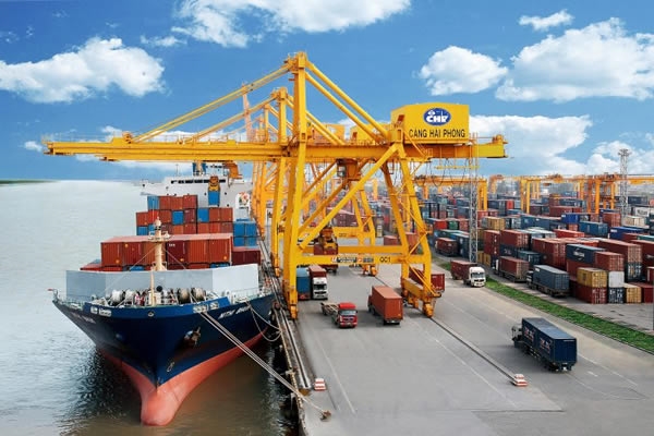 Bloomberg: Cơ sở hạ tầng của Việt Nam đang quá tải vì làn sóng dịch chuyển sản xuất