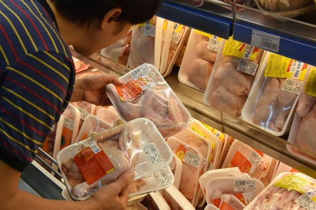 Thịt gà trong nước liên tục rớt giá, gà Mỹ nhập khẩu 19.800 đồng/kg - Ảnh 1.