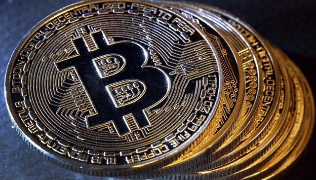 Vì sao giá Bitcoin “bốc hơi” 3.000 USD trong 1 tháng?