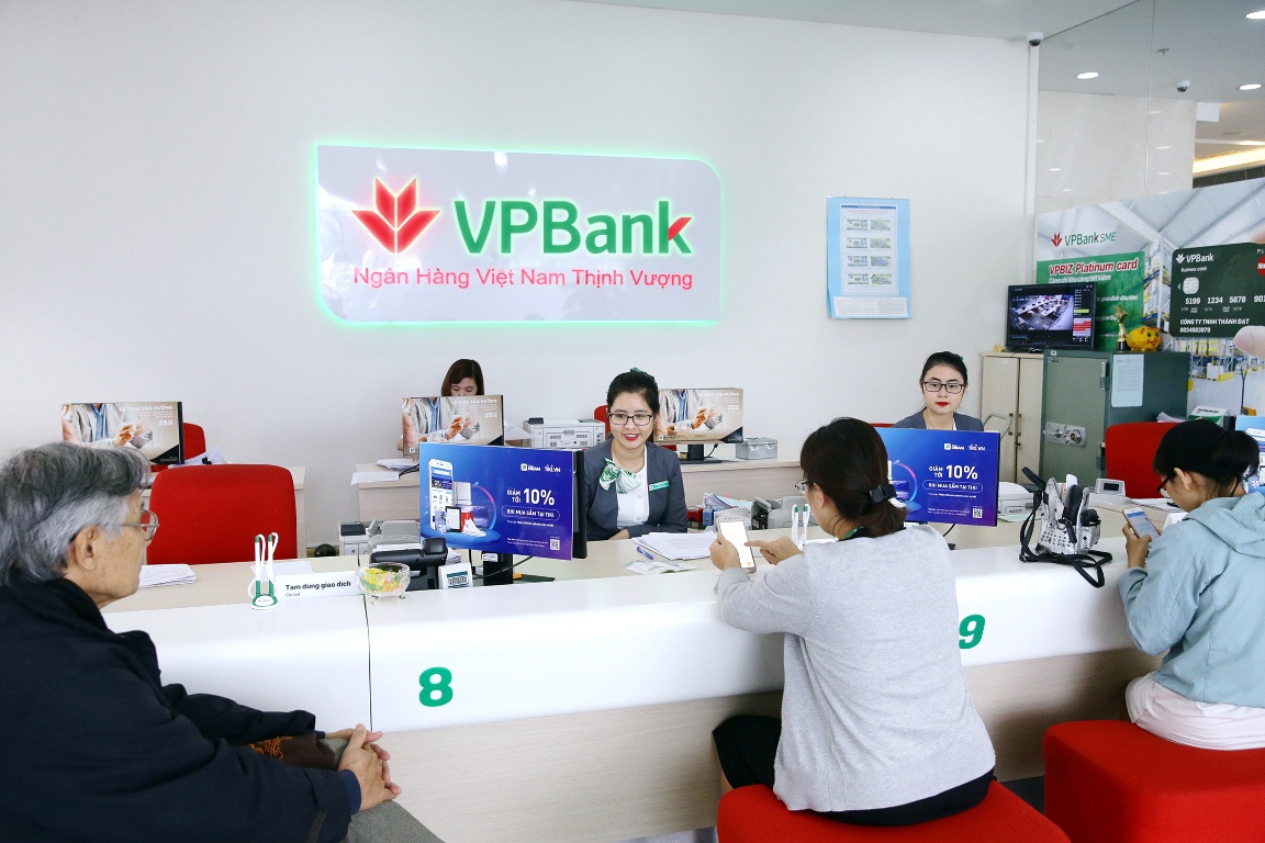 VPBank trao thưởng cho khách hàng may mắn baotintucvn