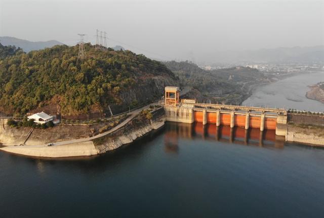 Sông, hồ thủy điện cạn nước: Cảnh báo thiếu điện nghiêm trọng