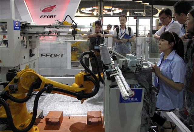 Robot sẽ thay thế dần lao động ở Trung Quốc ?