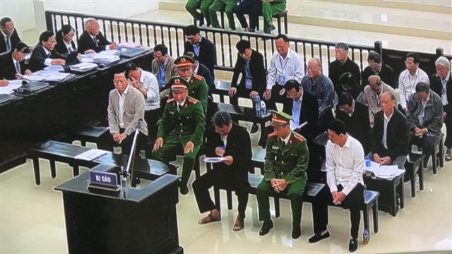 Cựu Phó chánh Văn phòng Đà Nẵng khóc nức nở, sợ chết trong tù