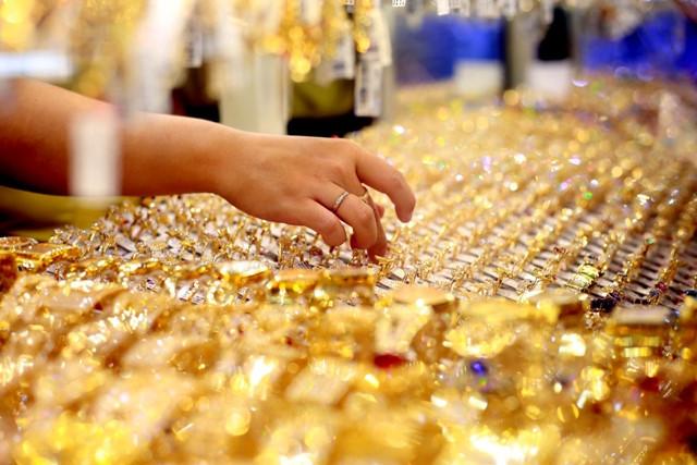 Giá vàng ngày 9.1: Mỗi lượng vàng 'bốc hơi' 550.000 đồng sau một đêm