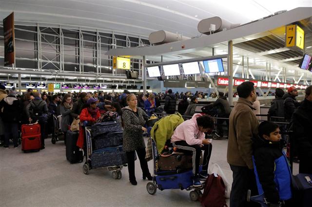 Nhiều sân bay Mỹ kiểm tra hành khách về viêm phổi lạ từ Trung Quốc
